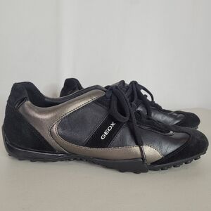 Geox D Snake B Leather Low-Top Sneakers - Size 9